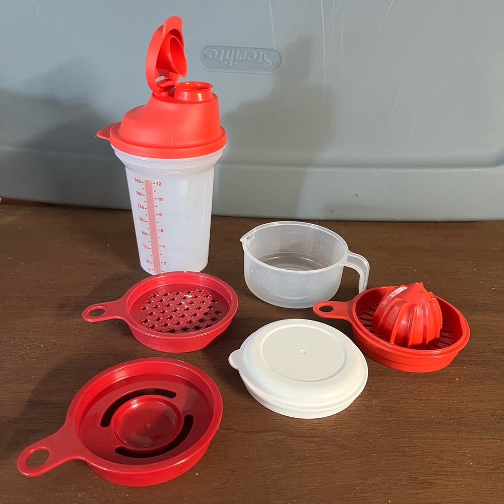 Tupperware All-in-one-mate with free all-in-one shaker